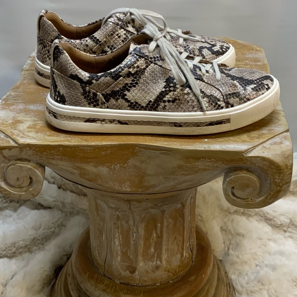 Unstructured by Clarks Lace Up Low Top Snakeskin Low Top Sneaker-WMNS Sz 6 - Picture 5 of 8